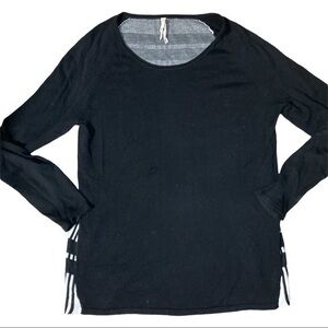 TeeBerry & Weave size L black front, white black patterned back,light sweater